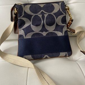 AUTHENTIC COACH SIGNATURE CROSSBODY POUCH